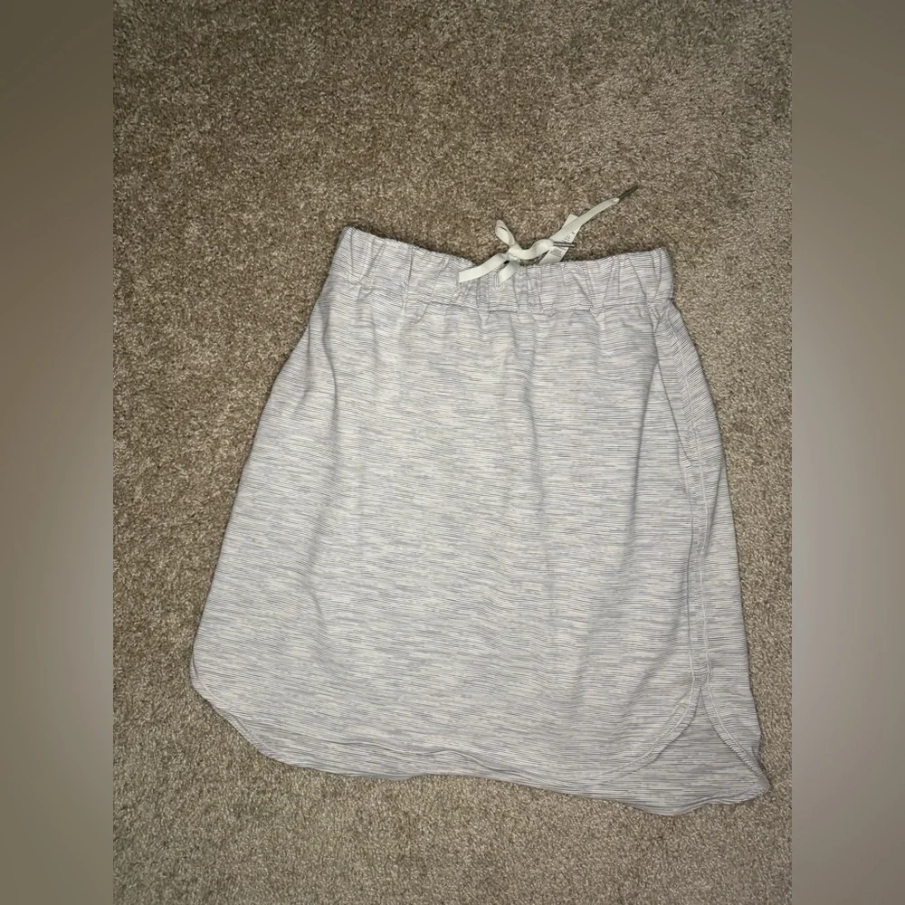 Lululemon On the Fly Woven Skirt - Picture 2 of 4